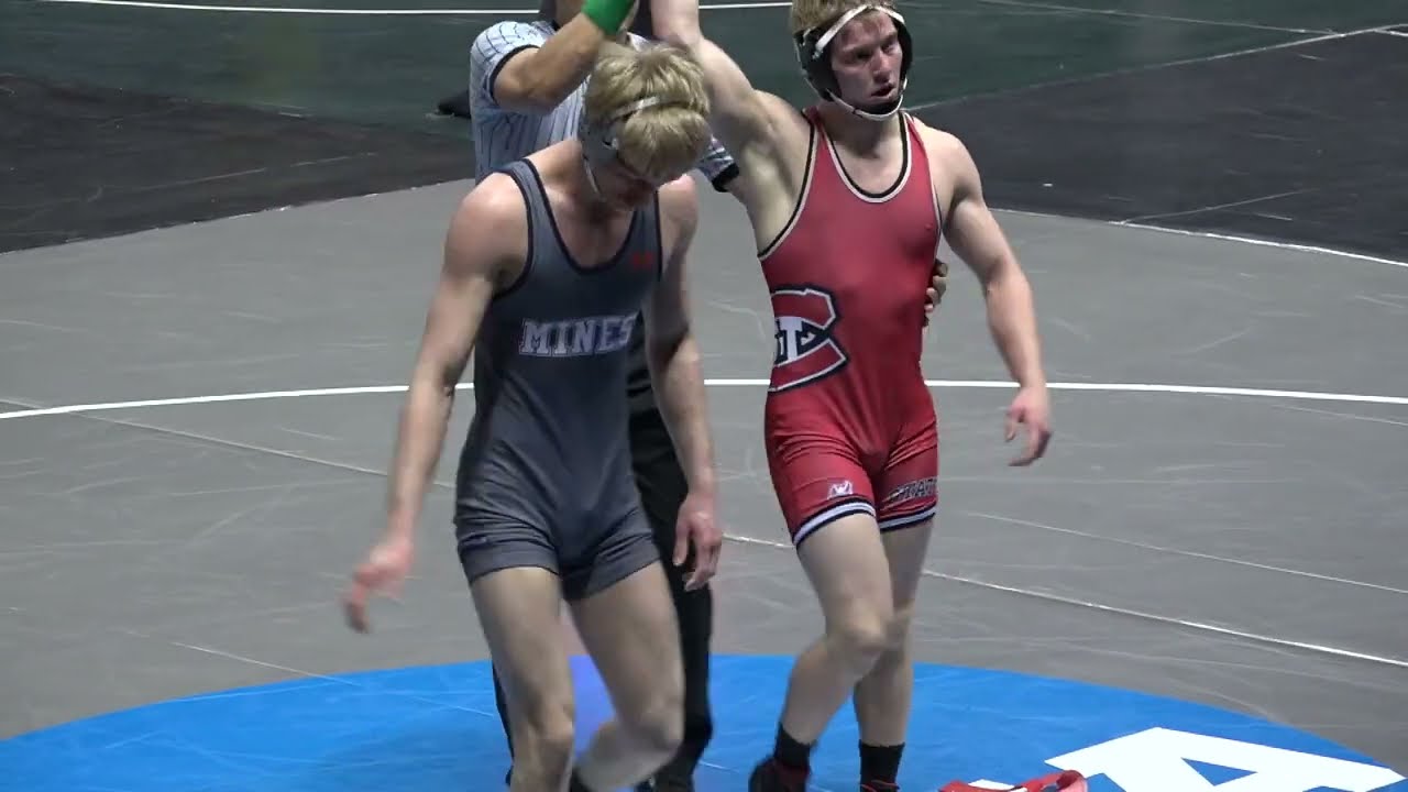 COLLEGE WRESTLERS