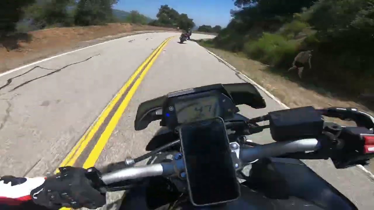 MT10 VS DUCATI STREETFIGHTER V4