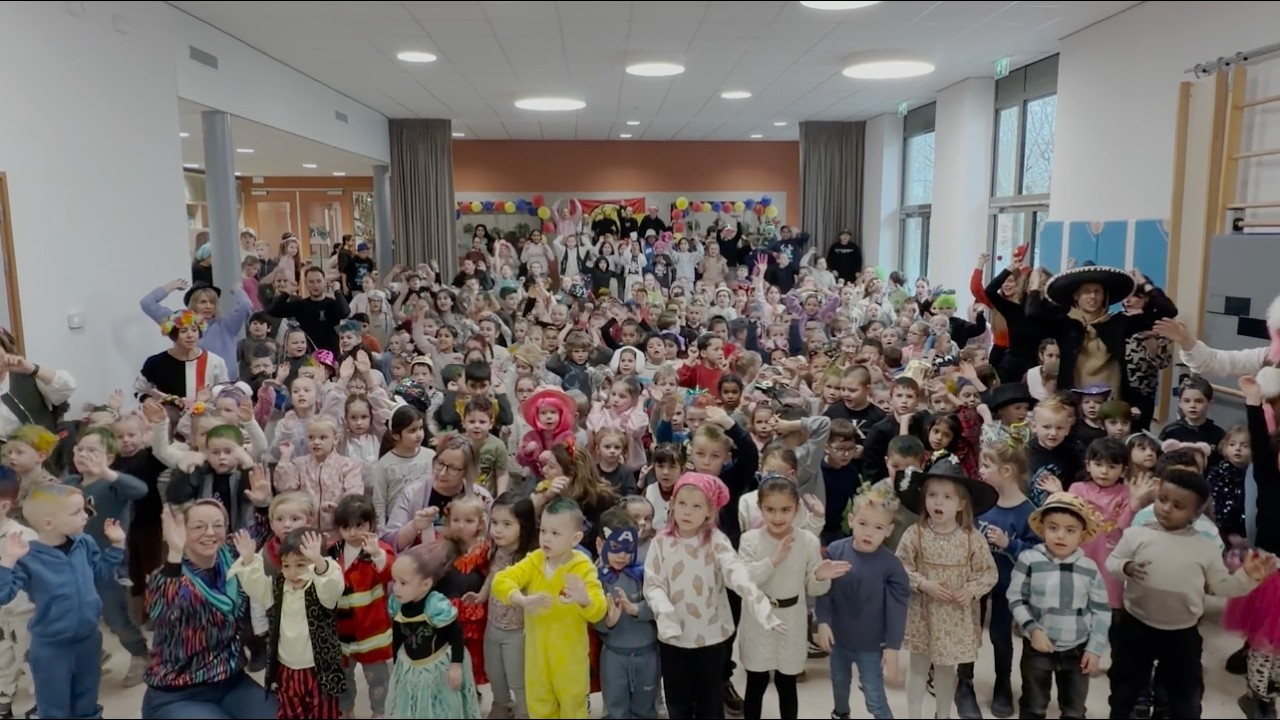 Lipdub Kindcentrum Zanddonk: links, rechts, voor en terug!