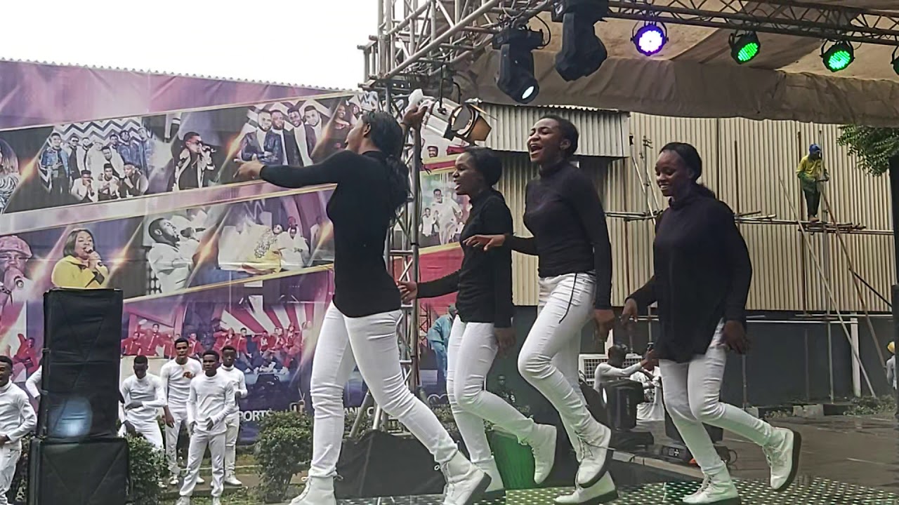 Rozey Ministry Overflow At The Loveworld Entertainment TV Derizo Concert.
