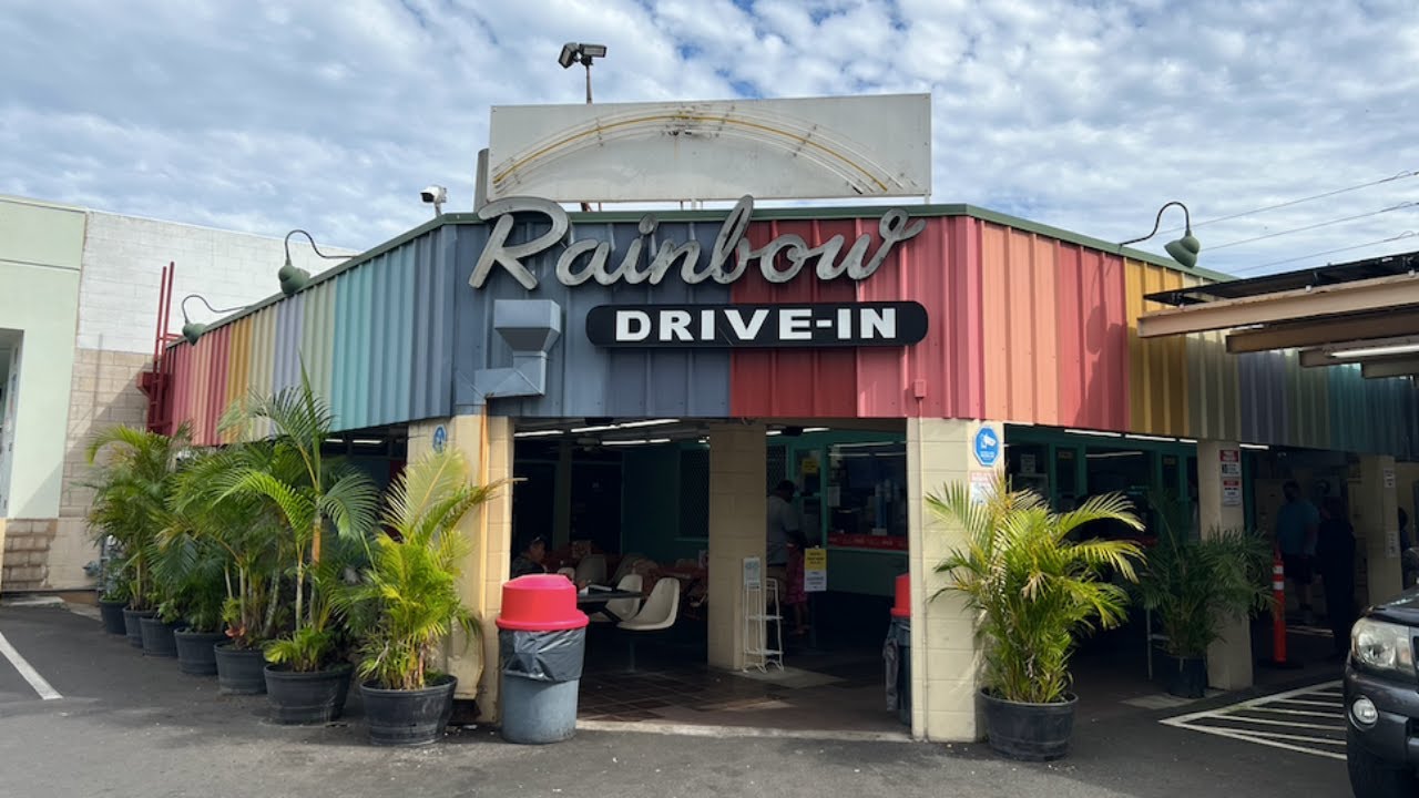 A taste of the local Hawaiian restaurant - Rainbow Drive-In | Vlog 2 | 品尝夏威夷的本地餐厅Rainbow Drive-In