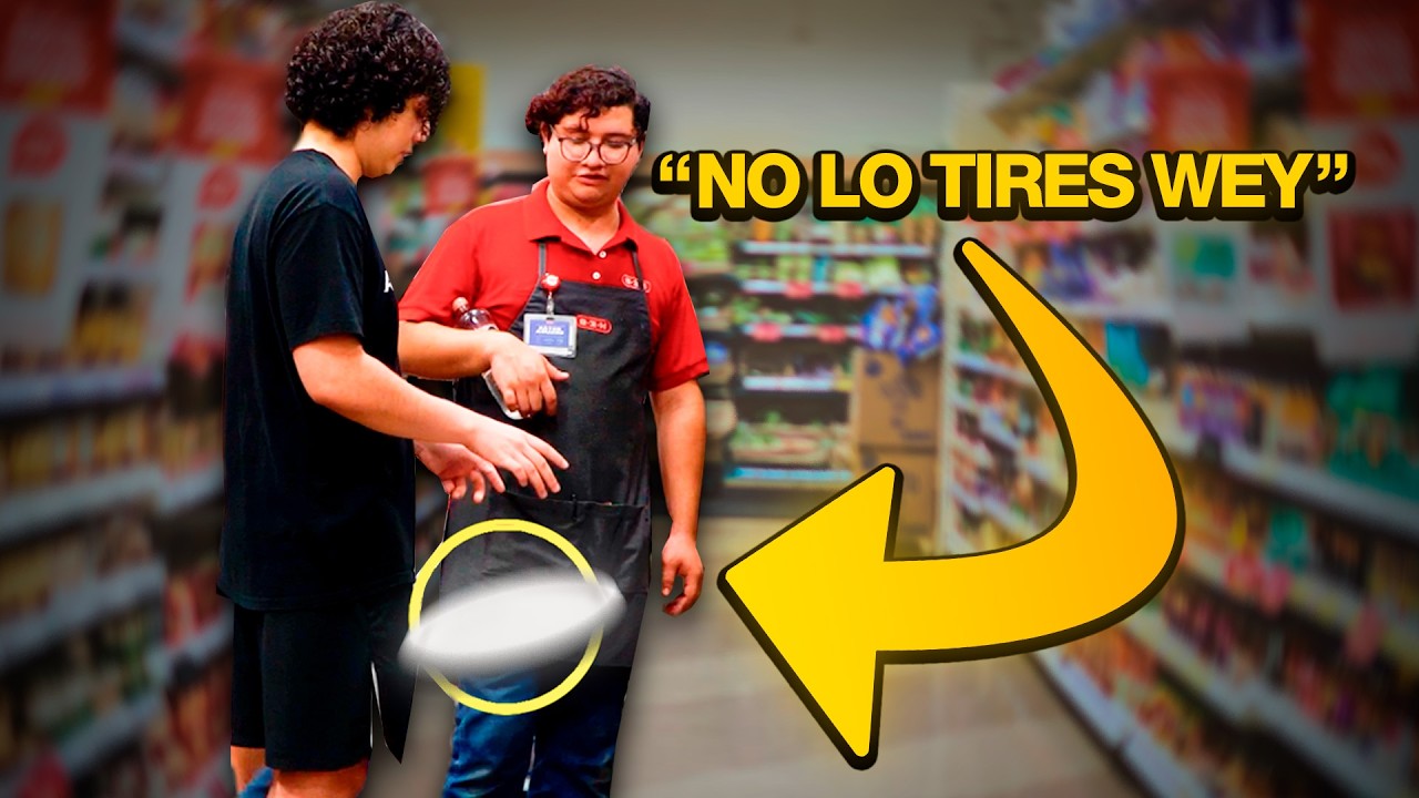 Rompiendo Productos Delante de Empleados