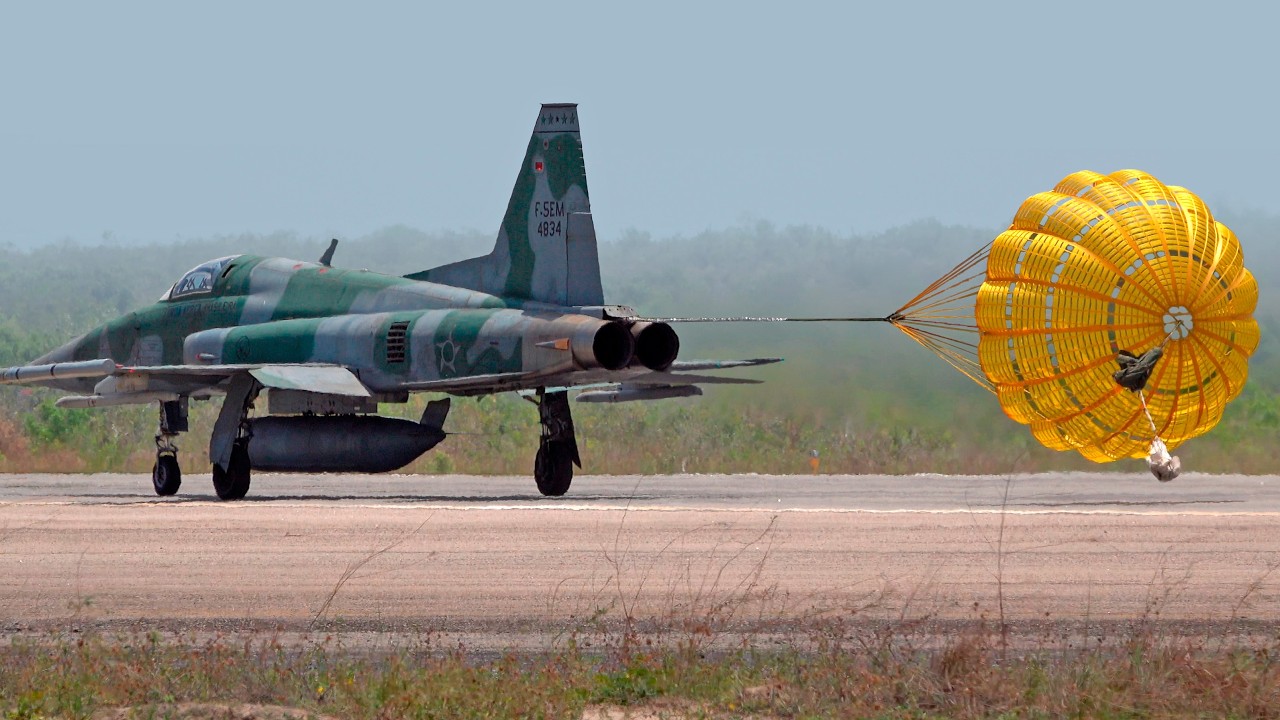 HEAVY VS. LIGHT FIGHTERS! USAF F-15 and FAB F-5 Landing at BANT