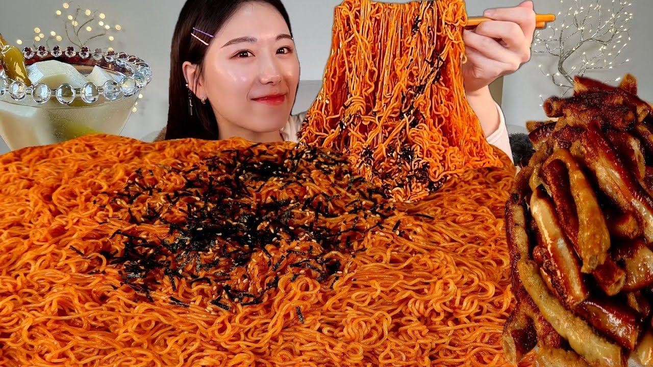 ASMR 새콤달콤 비빔면이랑 곱창 동치미랑 먹을게요!!!! 리얼먹방 :) Bibimmyeon intestine MUKBANG