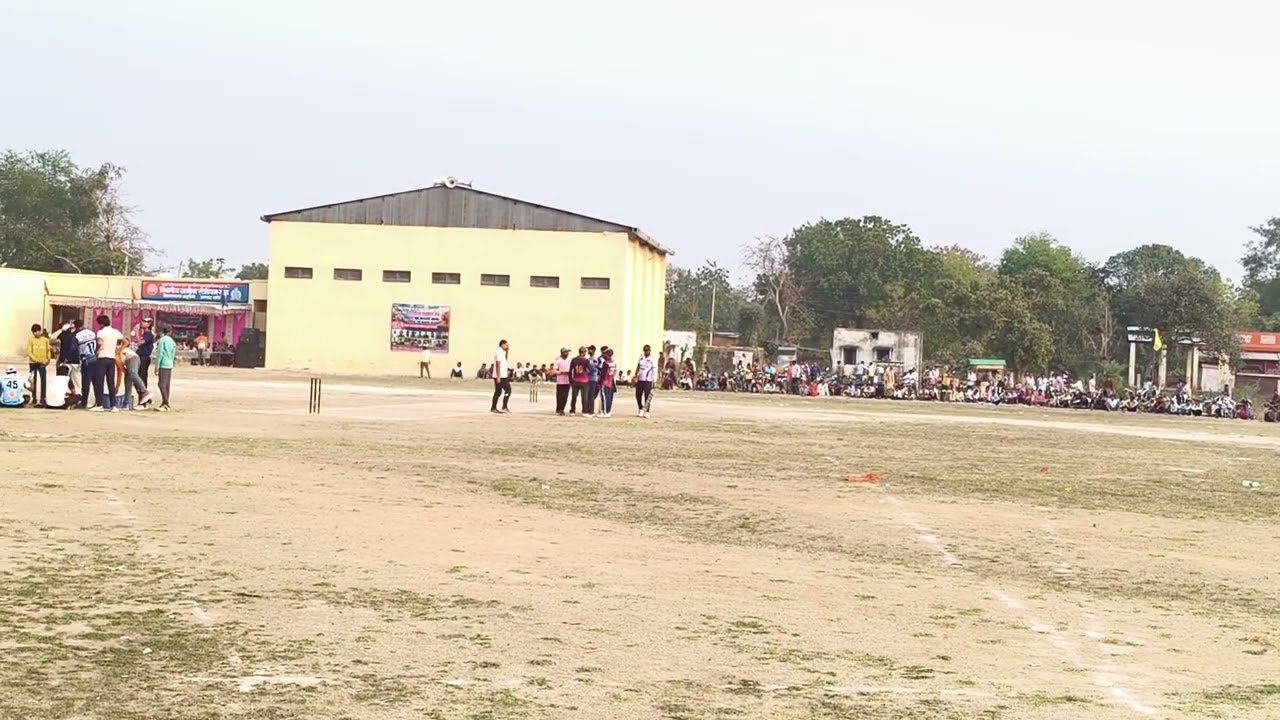 गुड़ा मे चल रहे फाइनल मुकाबले मे उमड़ी दरसको की भीड़