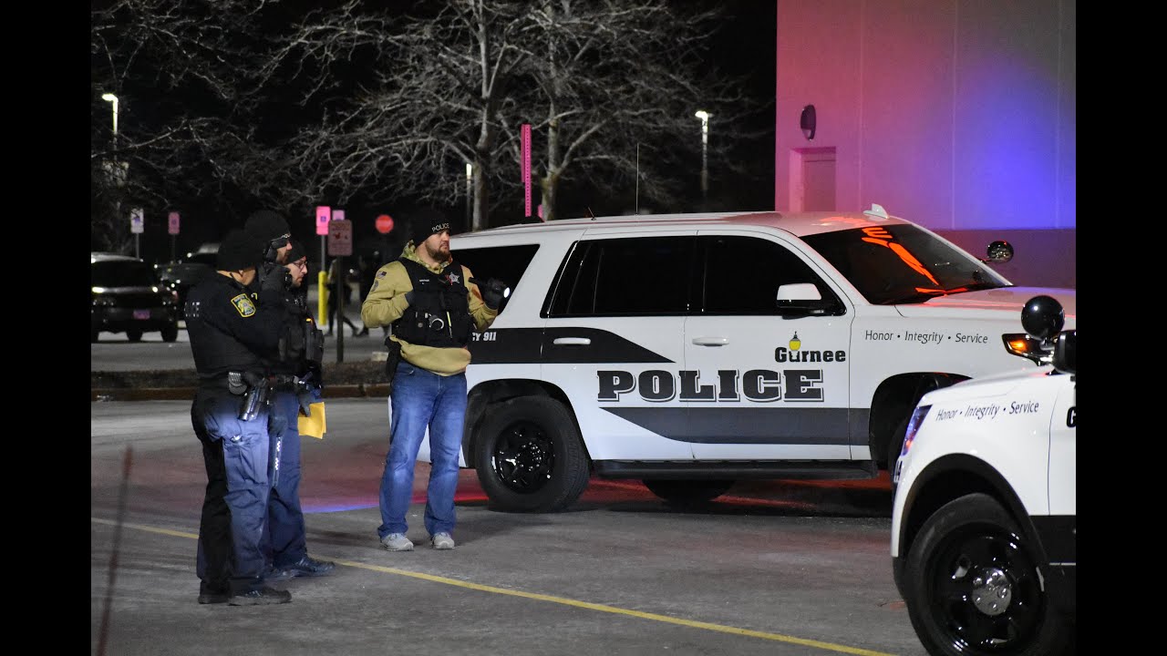 Gurnee PD on Scene of a Fight at Gurnee Mills in Gurnee, IL