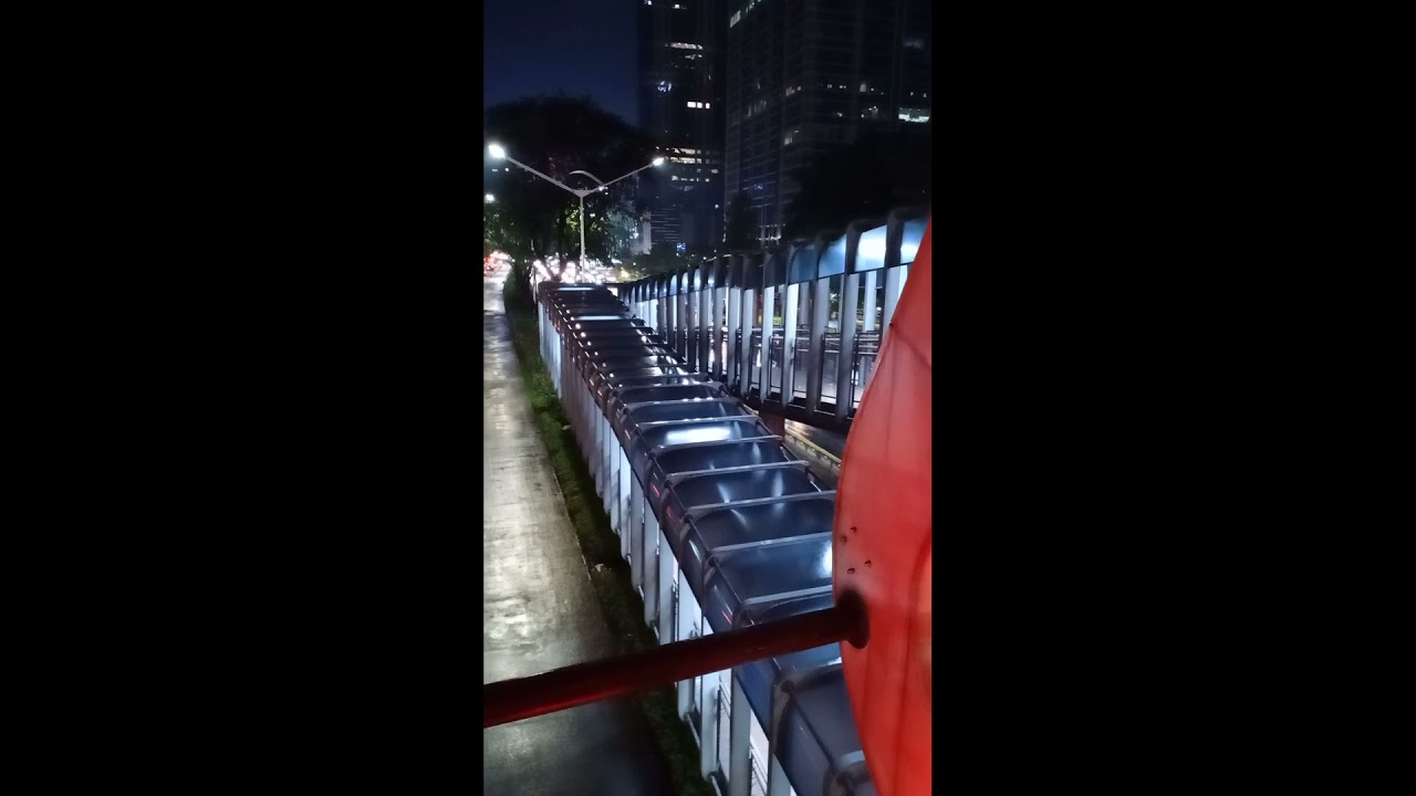 JPO Gelora Bung Karno [Halte Busway Pintu 1 Senayan]