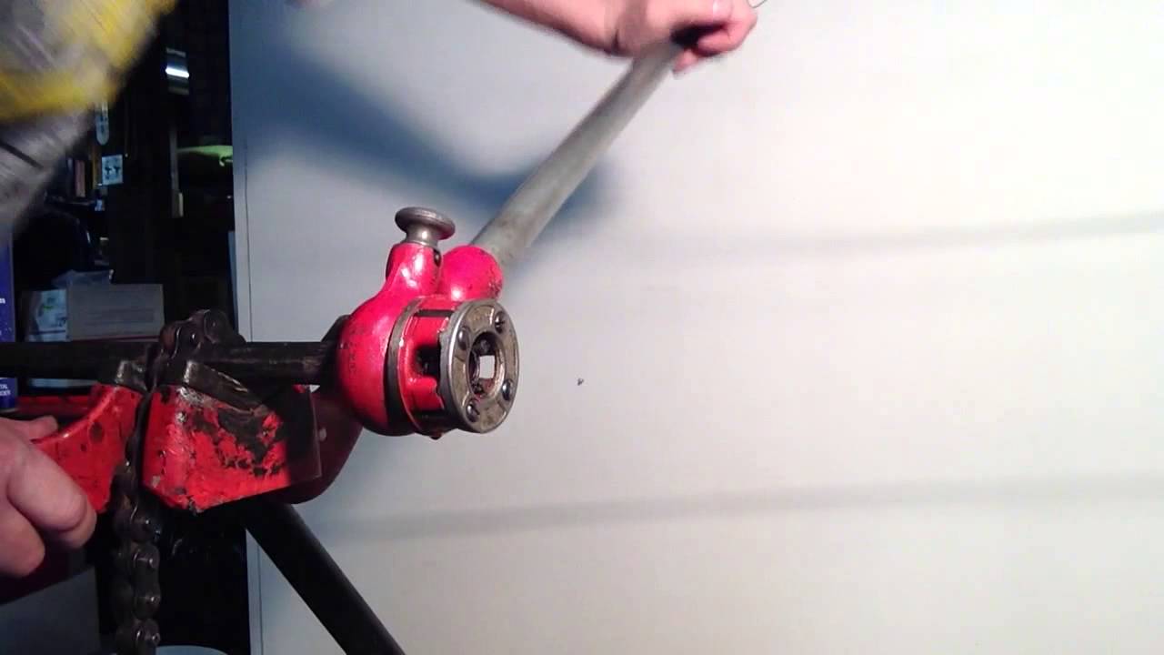 How to thread pipe by hand part 1