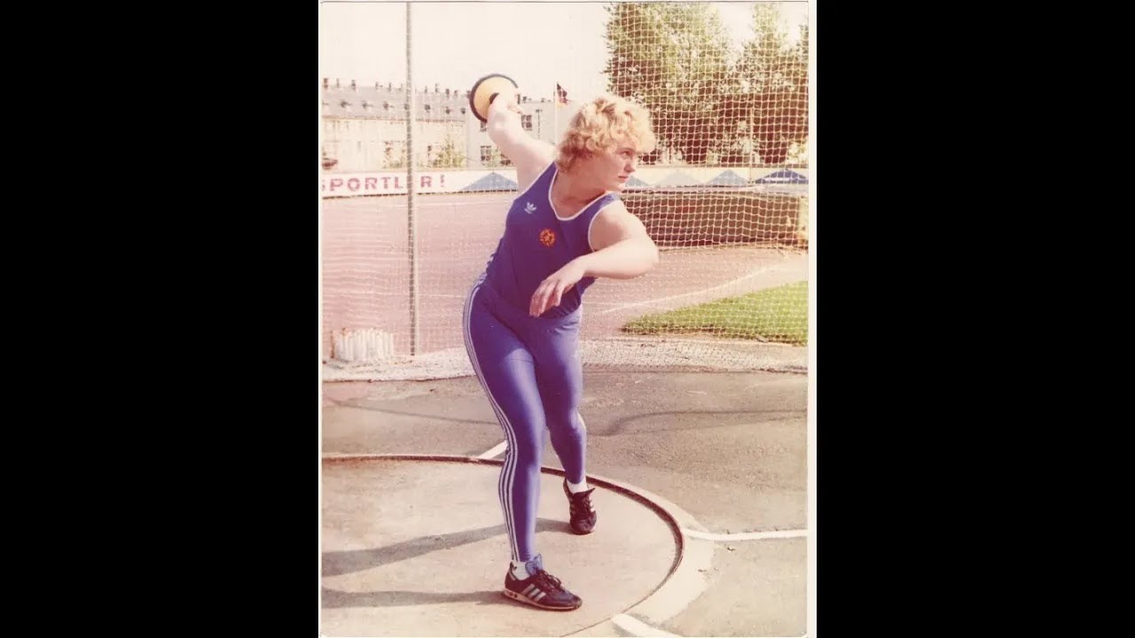 Ilke Wyludda discus 69.88m and 70.58m world junior records (Birmingham 08.08.1987)