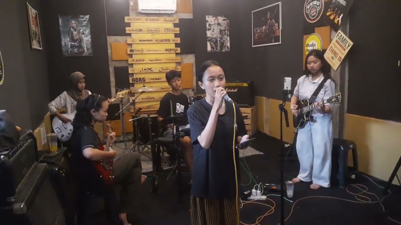 Zigas-sahabat jadi cinta//cover-band cewekbocil2smp latian