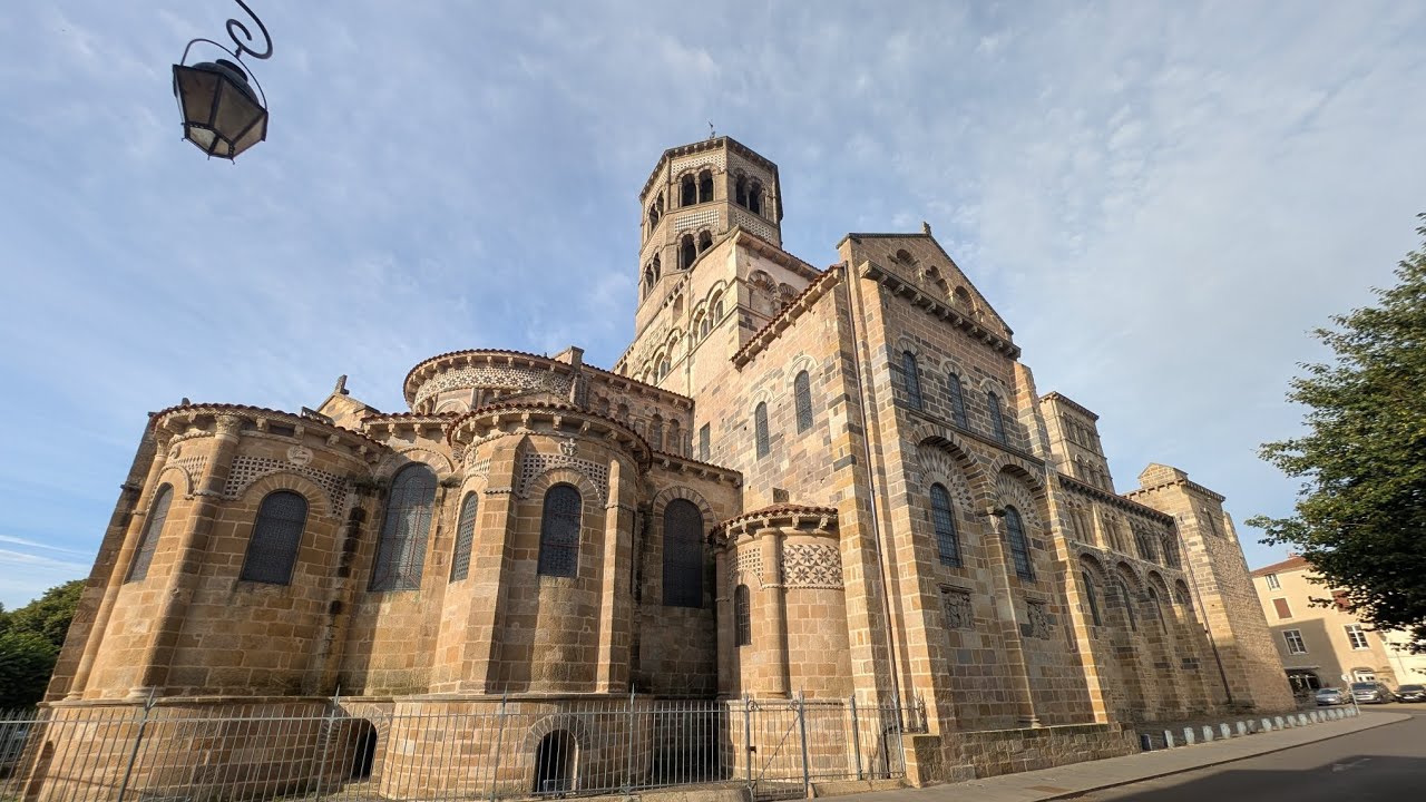 Visite en musique de L'ABBATIALE SAINT-AUSTREMOINE D'ISSOIRE (Puy-de-Dôme)