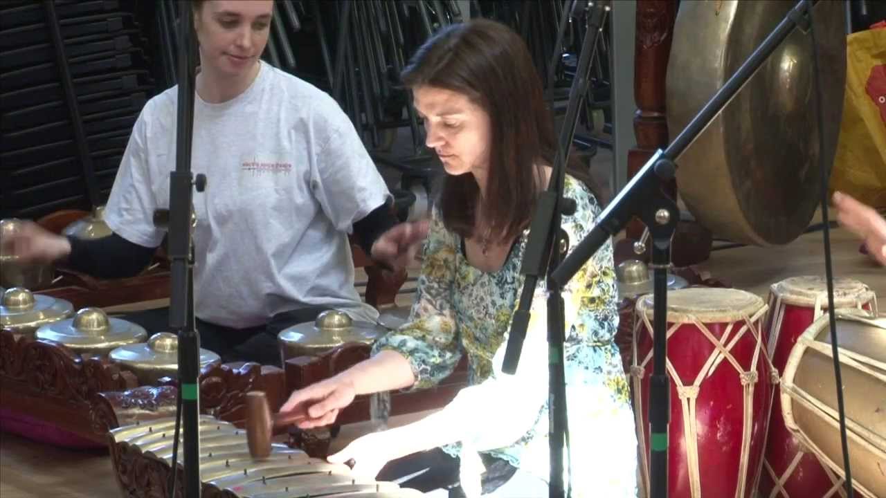 Sekar Manis, a traditional piece from West Java