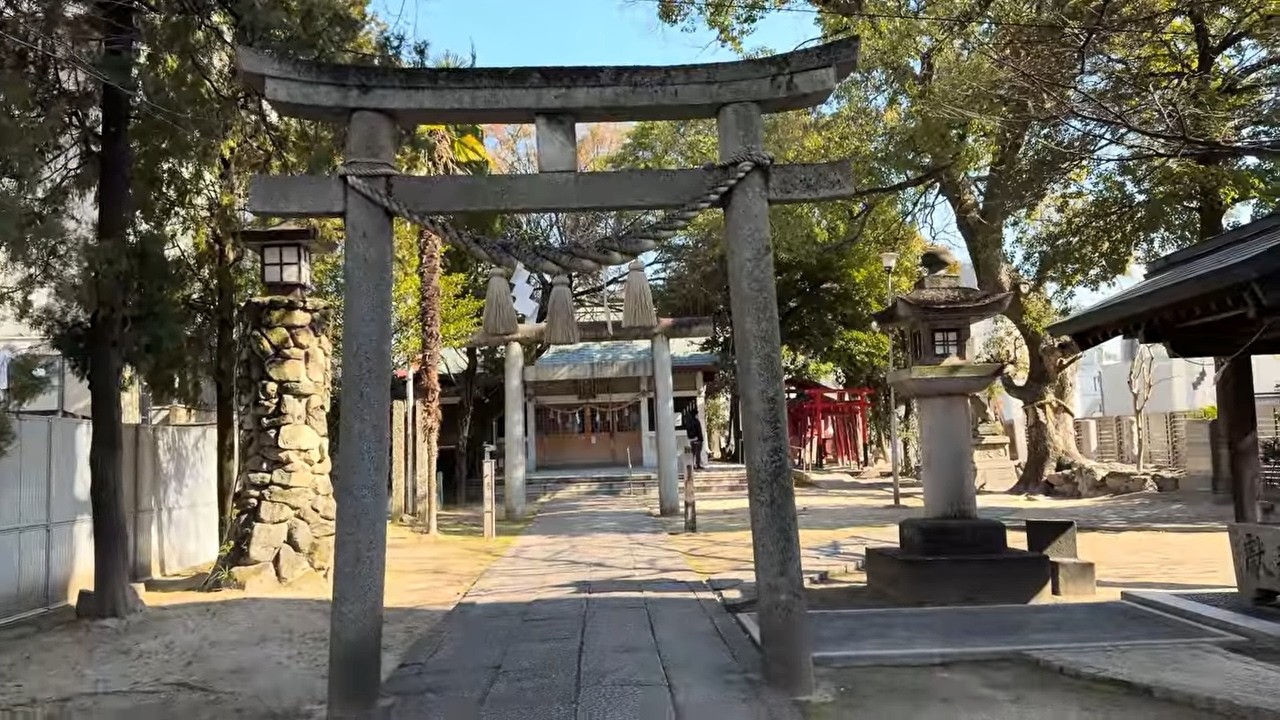 碇（いかり）神社　凡そ1,300年前にさかのぼる。当時島であった白島に船を着けるために碇を降ろし、航海の安全を願ったことから「碇神社」になった　正一位丹波稲荷大明神　広島市中区白島九軒町１２−２０
