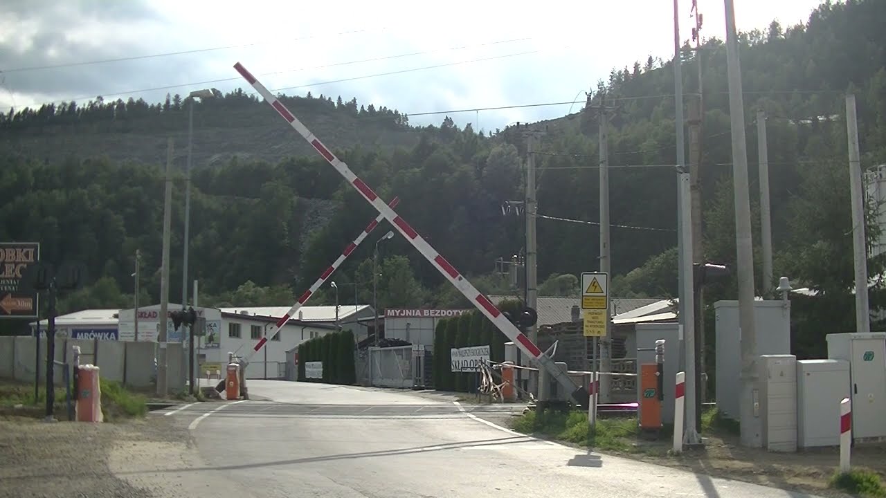 Przejazd kolejowy / Railroad crossing SPR-1 ZWUS | Osielec