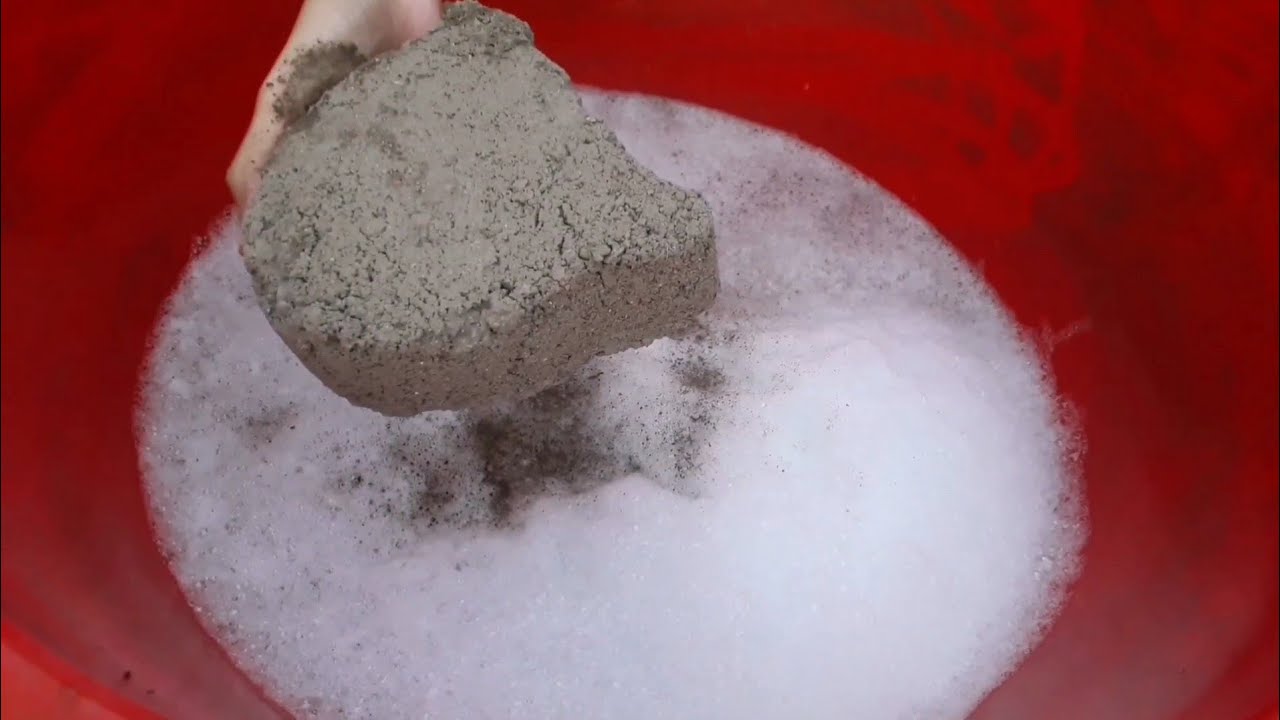 Sand clay kitty shapes crumbling in foamy water +dry floor asmr crumbling video 💦😴😍