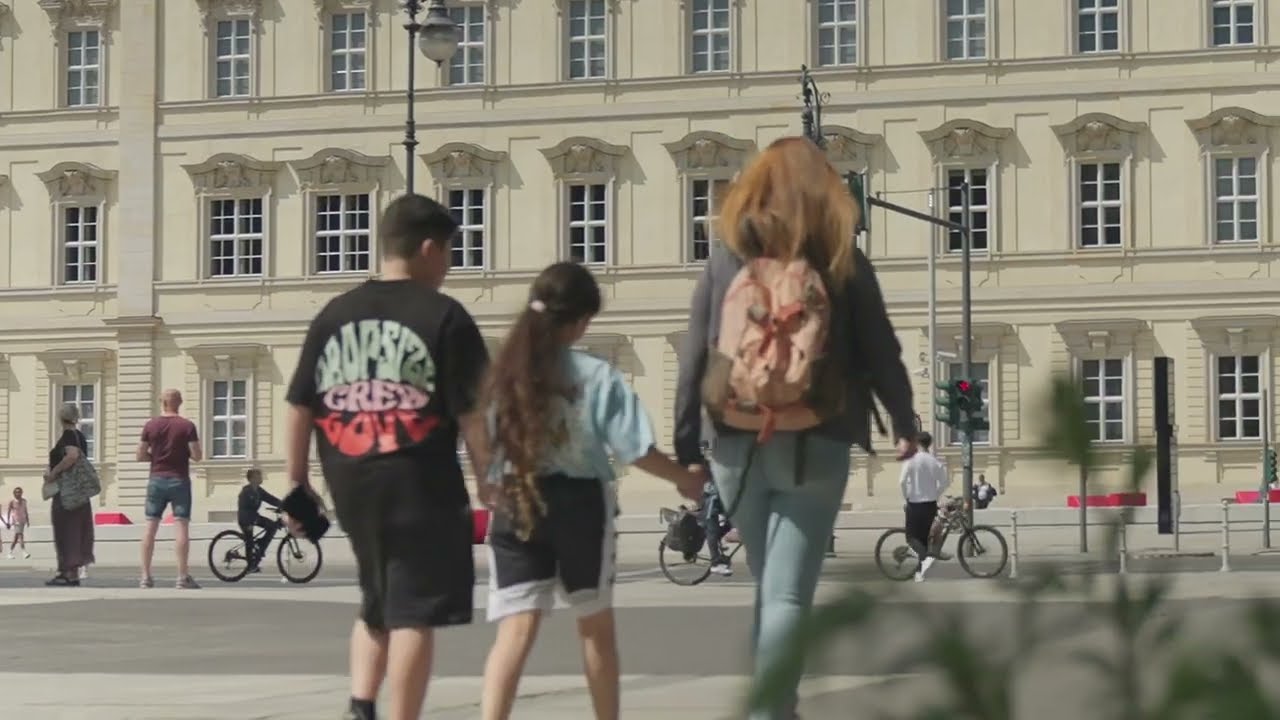Humboldt Forum: Auch ein Ort f&uuml;r Flaneure - Also a Place for Fl&acirc;neurs