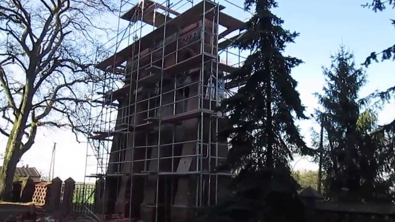 Borszewice - wok&oacute;ł kościoła.
