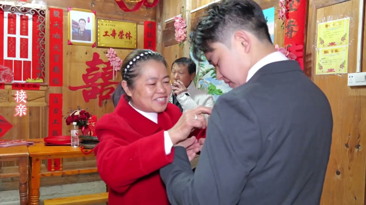 每次拍到新郎官回去给女方父母磕头的时候，从后面拍的背影太帅了 #传统婚礼 #中式婚礼 #接亲