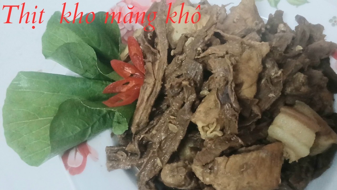 Nồi Thịt Kho Măng Khô đổi món cho bữa cơm,cả nhà ai cũng khen ngon | Hoa chuông vlog