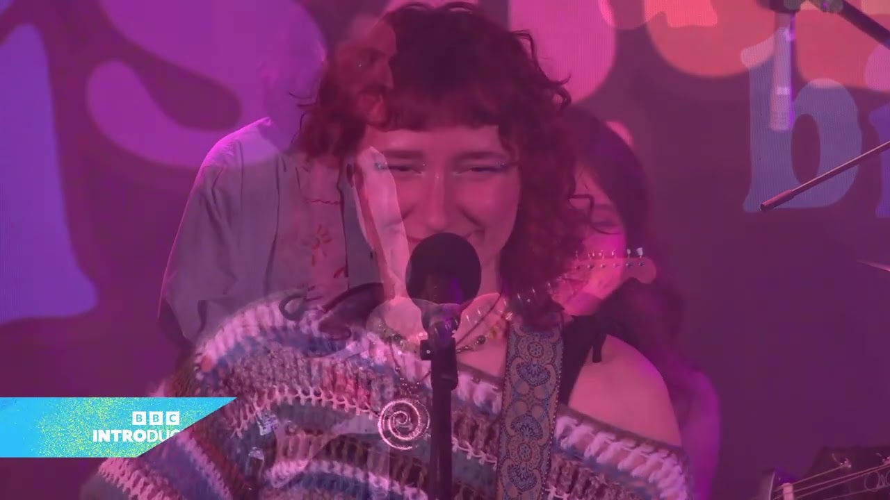 Rainbow Frog Biscuits performs 'Figure It Out' and 'Hide Behind'