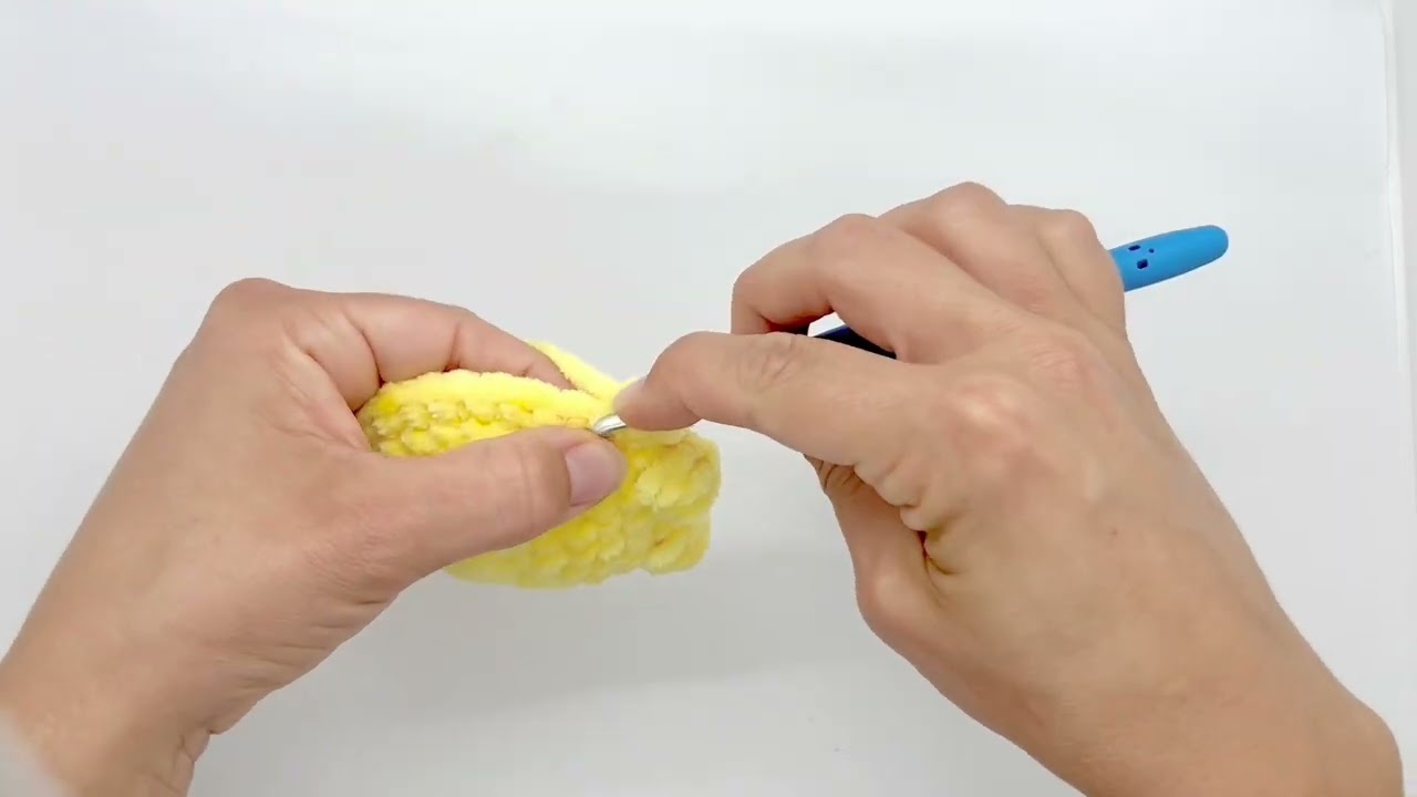 How to Work the Bobble Stitch in the Round