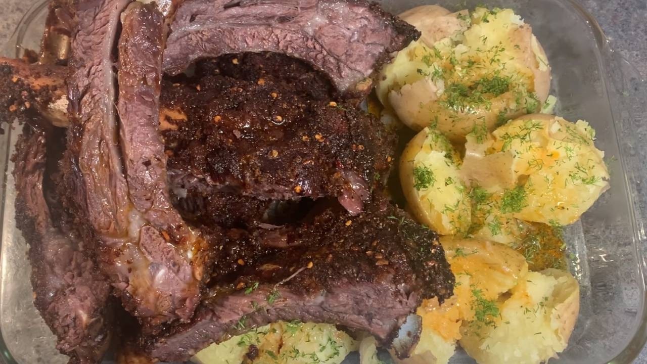 Ребра говяжьи в духовке. Beef ribs in the oven.