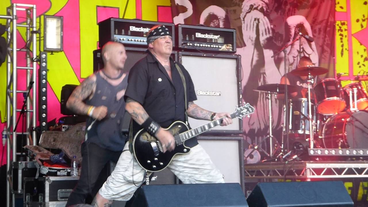 Discharge - The Blood Runs Red  