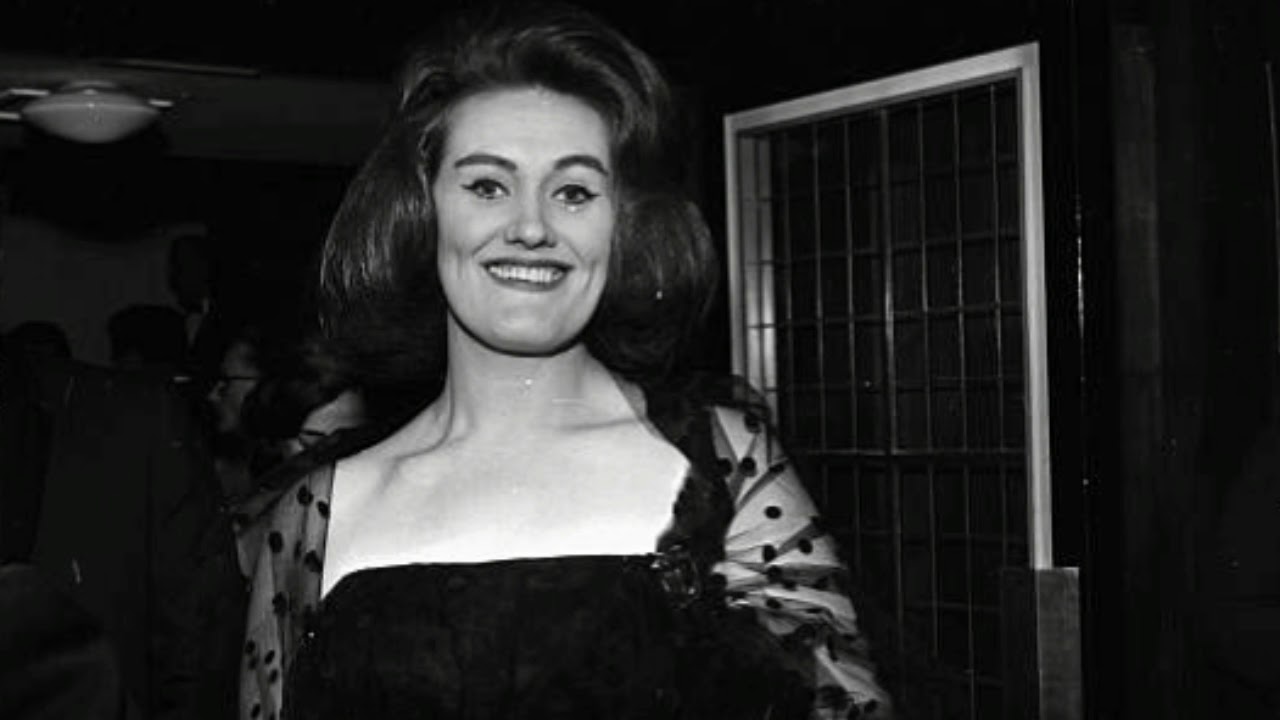 Joan Sutherland Singing 11 min of Exquisite Coloratura + Bonus (Paris, 1966)