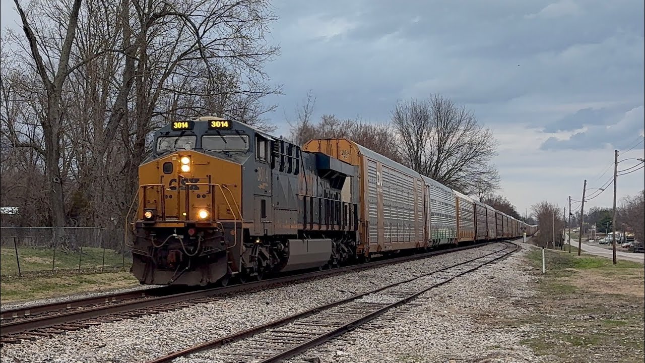 CSX 3014 leads M275 at Horse Cave