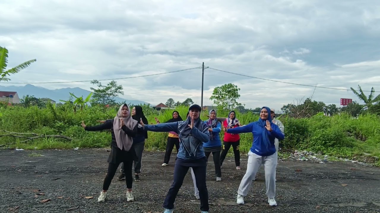 Senam kreasi Jhoomee Jo Pathan bersama MSLJ