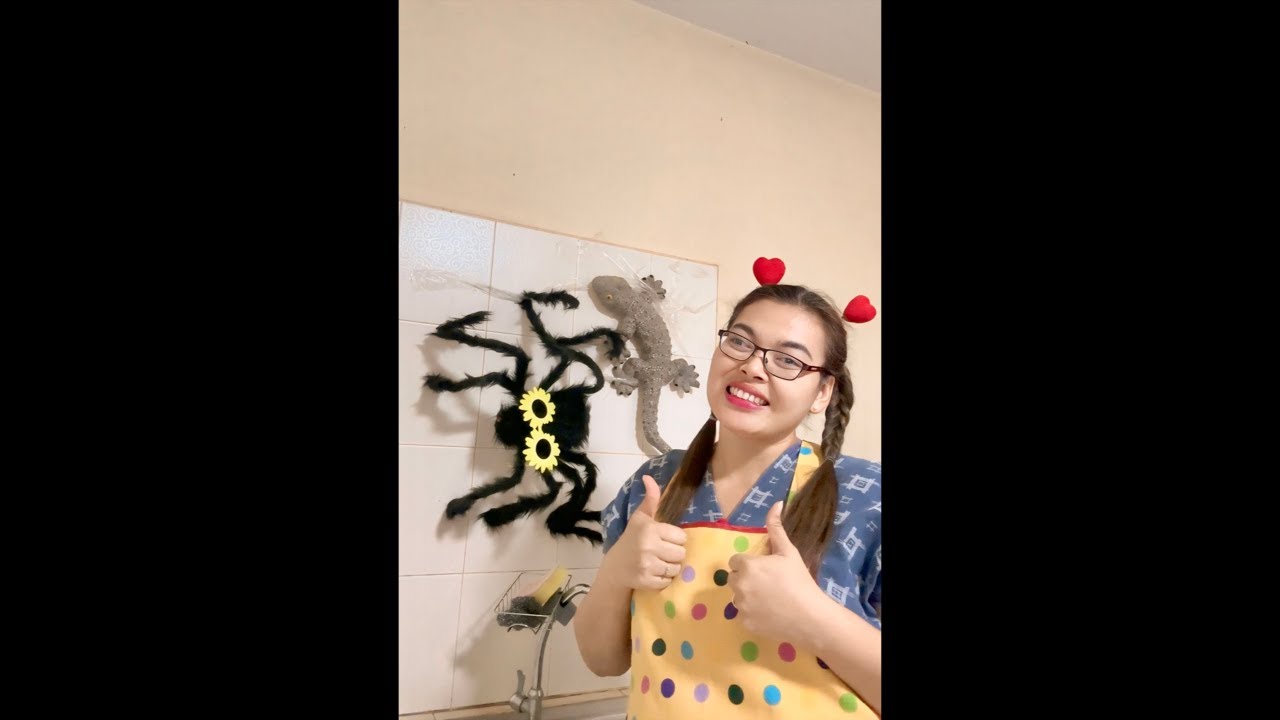 ส้มสวยเขัาครัวกับ น้องตุ๊กตา ￼