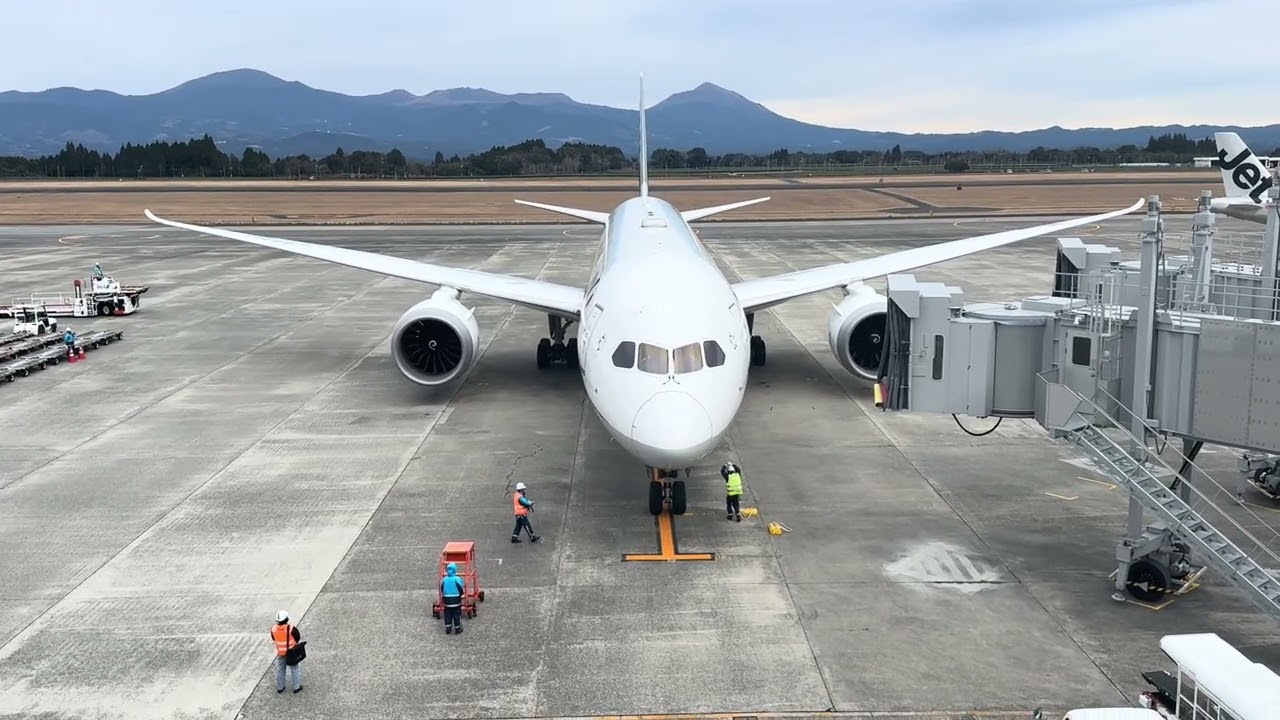 鹿児島空港ANA625便ボーイング787-9は最後の砦到着。