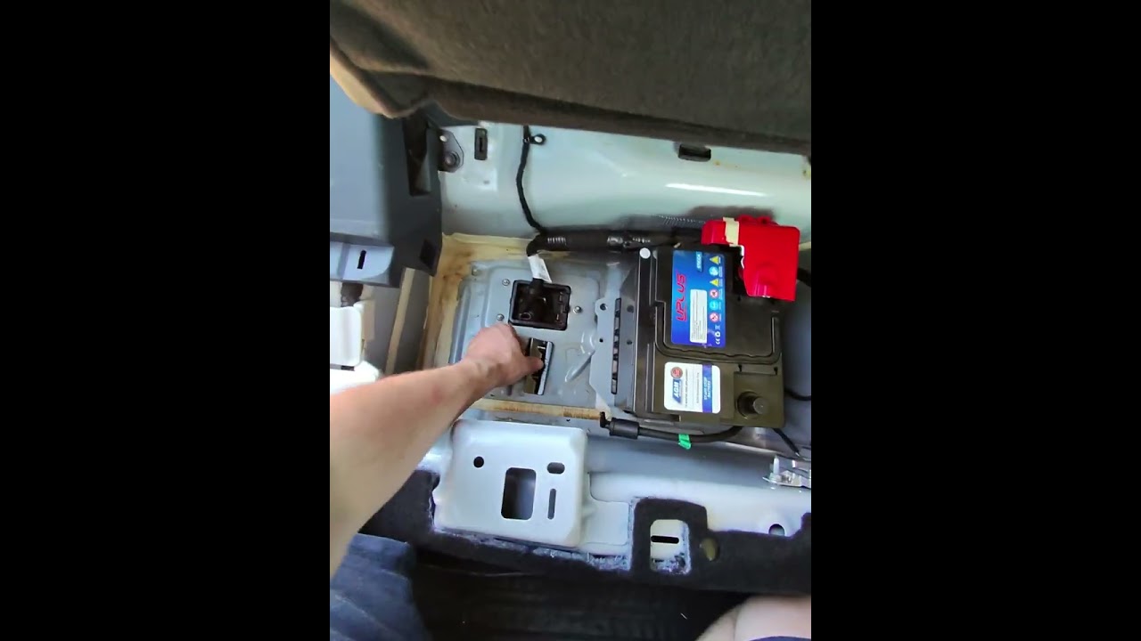 Ford Maverick 12V battery swap