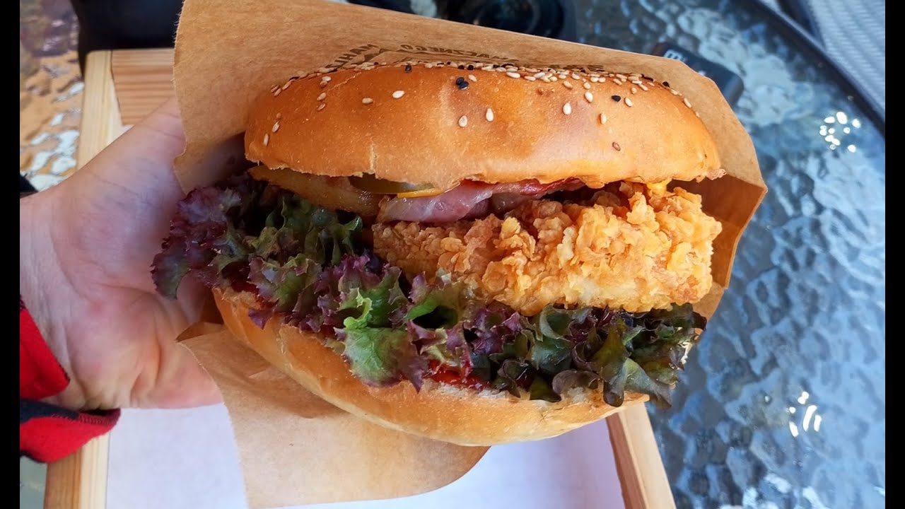 MEGA DOBRY BURGER Z POLĘDWICZKAMI Z KURCZAKA - KEBSON W - EXPRESS CHICKEN & KEBAB - SŁUPSK