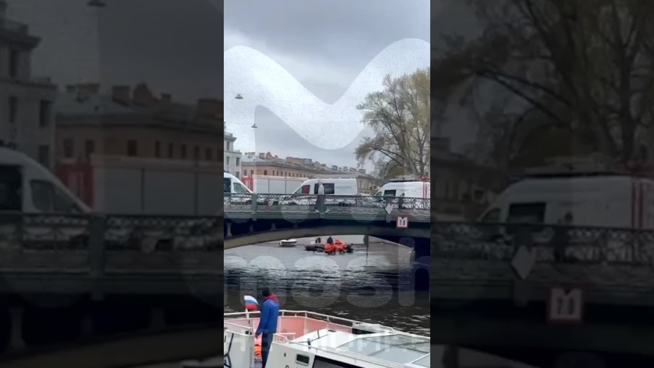 В Санкт-Петербурге упал автобус с пассажирами в реку Мойку. Очевидцы пытаются спасти людей