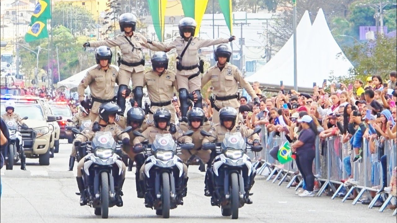 DESFILE da POLÍCIA MILITAR  - Pirâmide de Motos