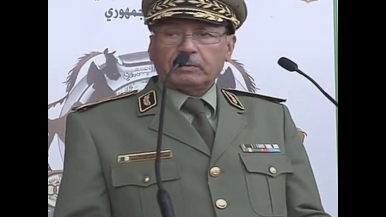 قائد الحرس الجمهوري علي بن علي أول شخصية عسكرية في تاريخ الجزائر تُقلّد هذه الرتبة
