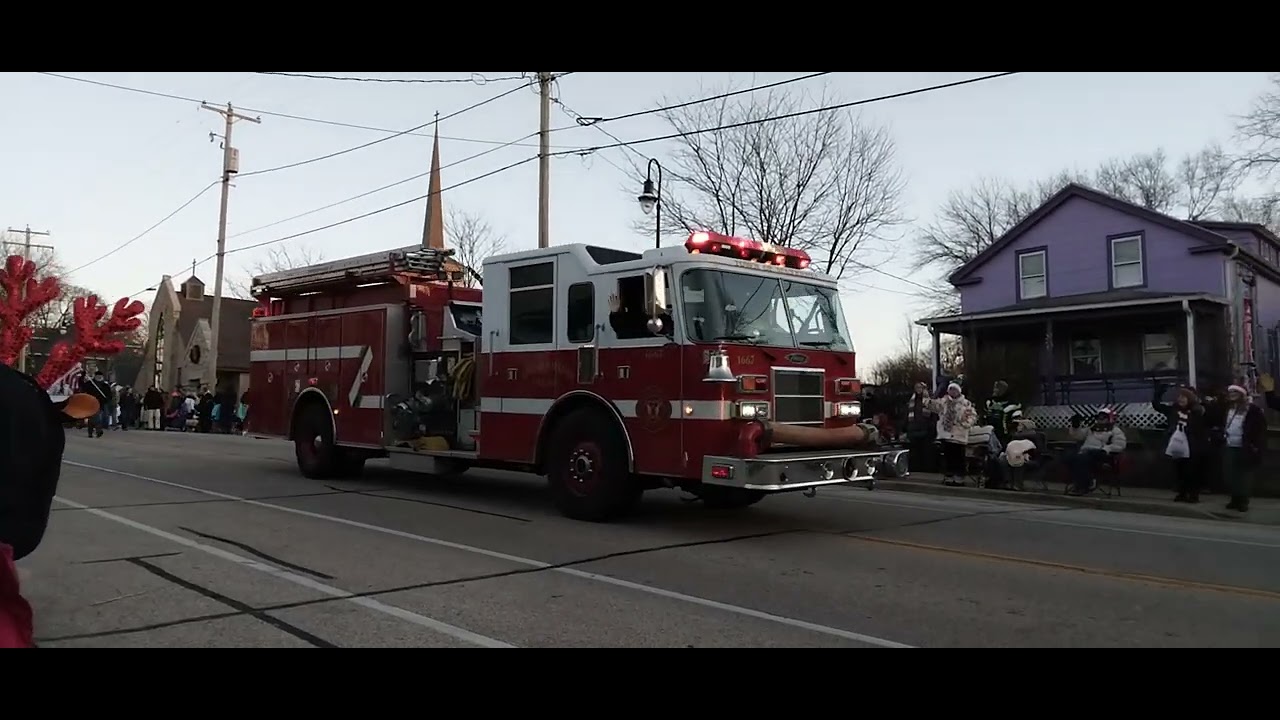 TWFD Ladder 1671 And Engine 1667 In The Christmas Parade