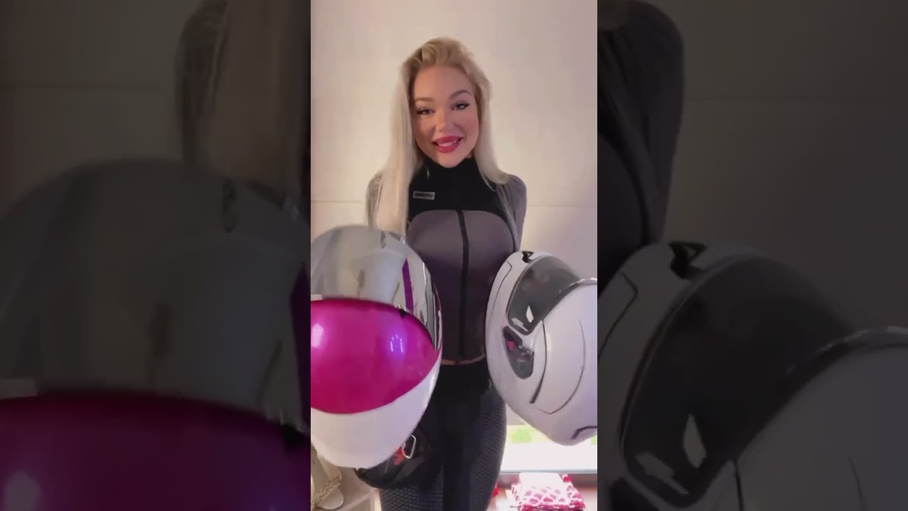 🤣 #motogirl #motovlogger #motorcycle #motorbike #bikergirl #bikerchick #superbike #youtuber