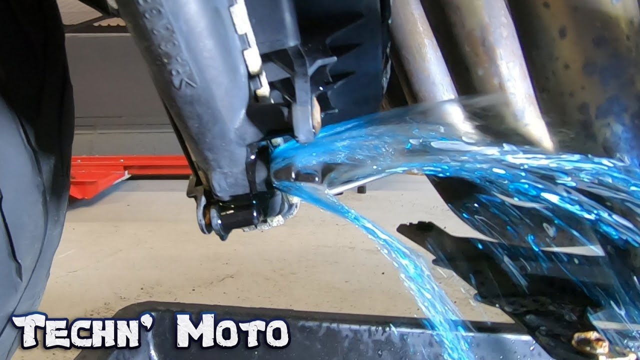 BMW K1600 GTL Radiator Coolant System Flush and Refill | Techn' Moto