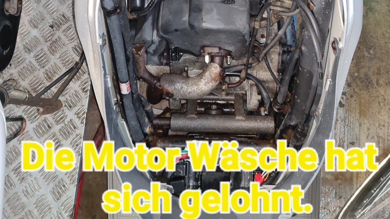 Honda SFX 50. Wir werden versuchen den glanz aus ihn raus zu holen. Wir Spritzen ihn ab.