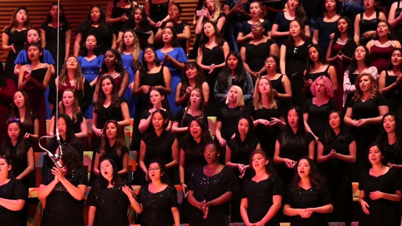 What it sounds like when 1,000 high school choir students pay tribute to Prince