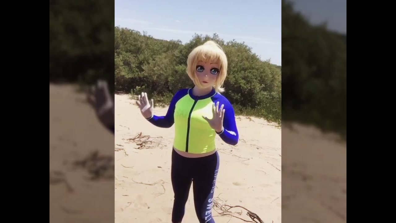 Kigcos.com Exercising on the beach in doll form