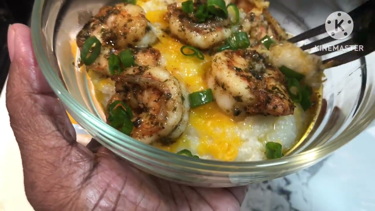 Living alone diaries/ cook with me shrimp and cheese grits 