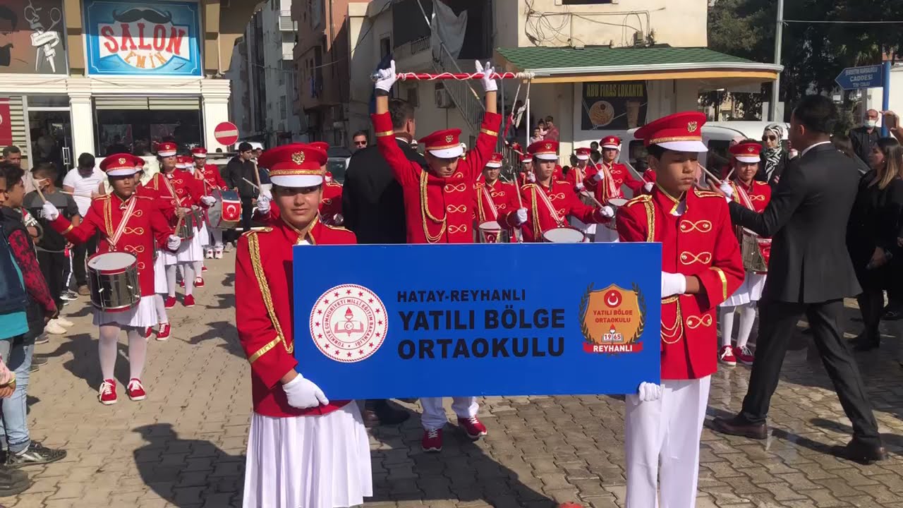 Reyhanlı Yatılı Bölge Ortaokulu Bando Takımı TÜRKİYE CUMHURİYETİ' nin 98. Yaş günü kutlamalarında