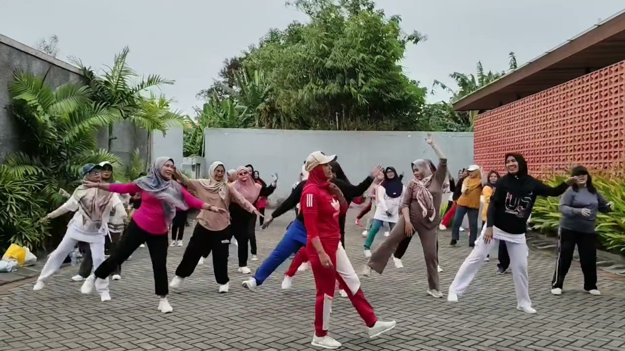 AEROBIK PEMULA GAMPANG DI IKUTI DAN. MUDAH DI TIRU