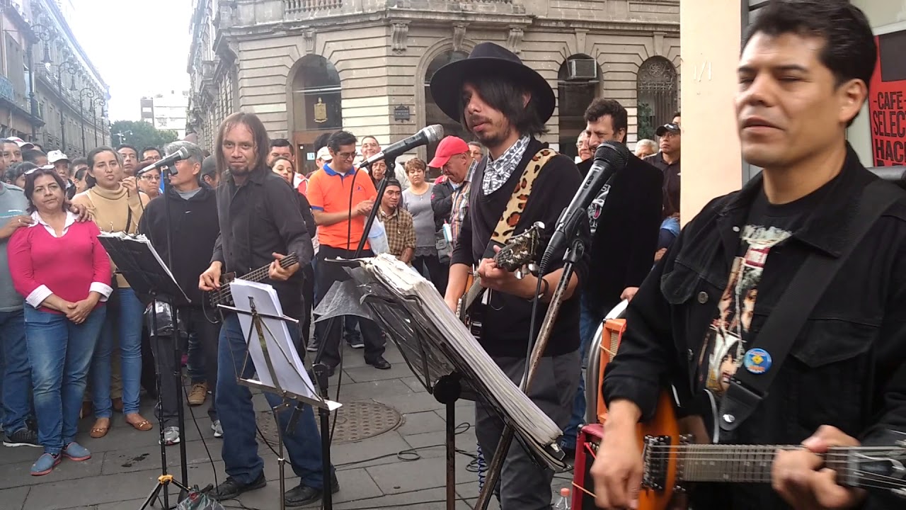 Subterráneo Amarillo tocando en vivo