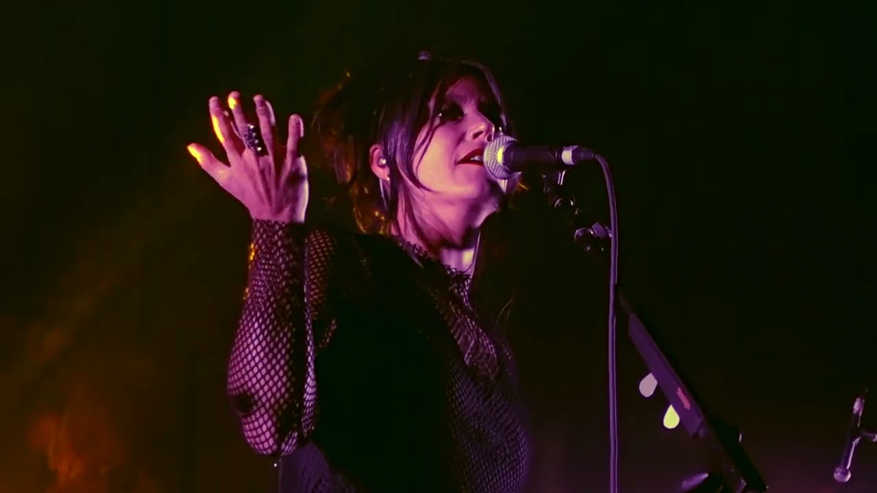 Sharon van Etten & The Attachment Theory - Somethin' Ain't Right - TivoliVredenburg 2025