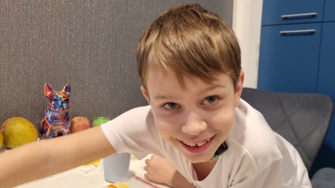 Alex pregătește sâmburele de mango pentru germinare 🥭🌱 Primul pas spre un copac exotic!