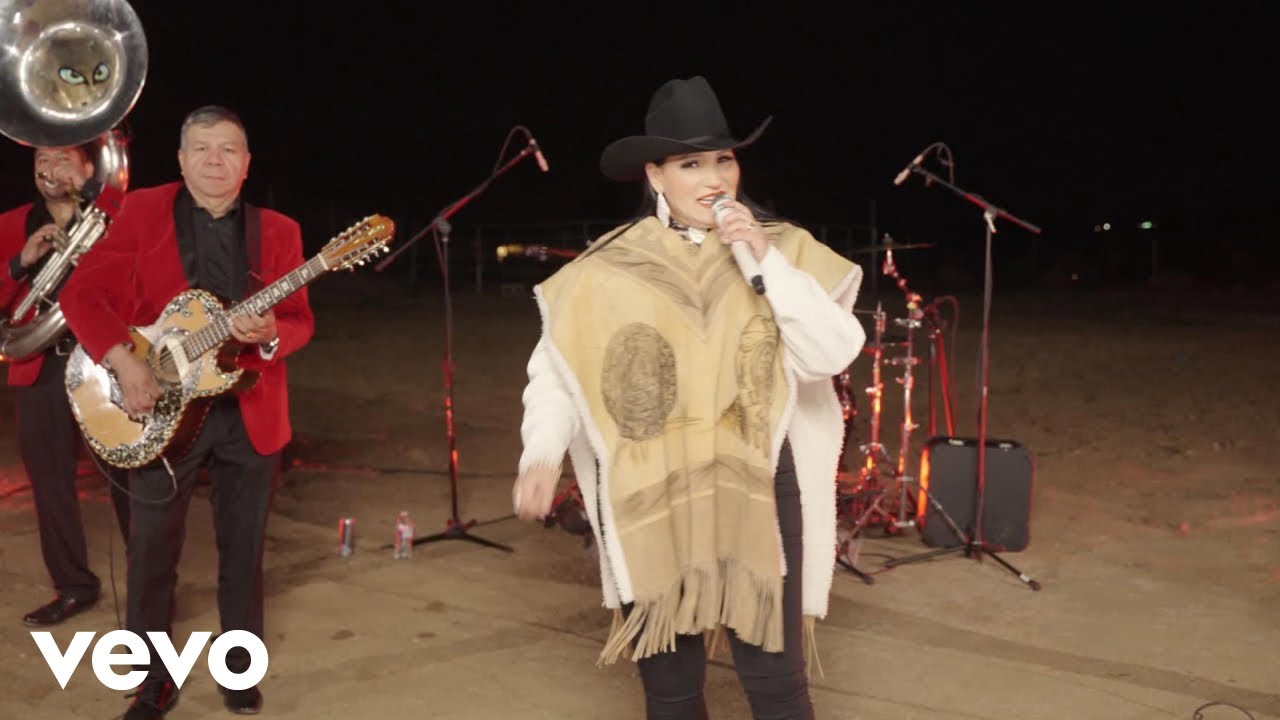 Lili Zetina - LA ENTALLADITA